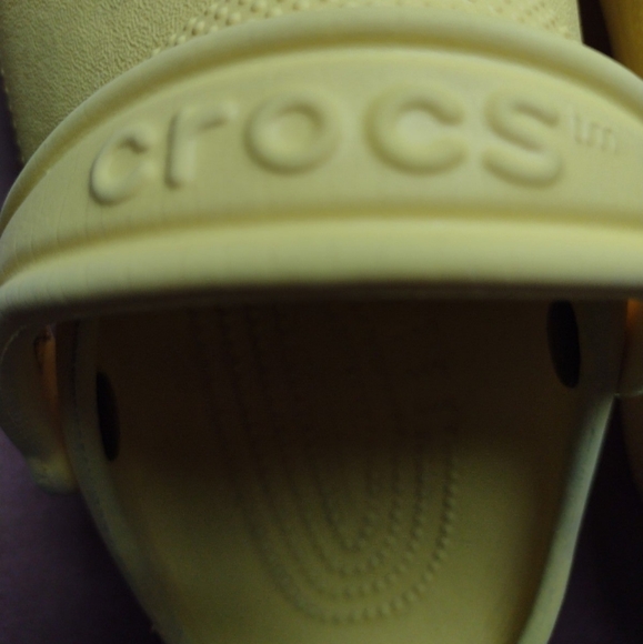 Yellow crock clogs - Picture 3 of 6